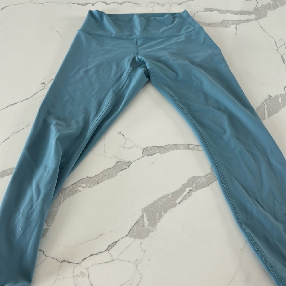 Lululemon. Blue align leggings. EUC.